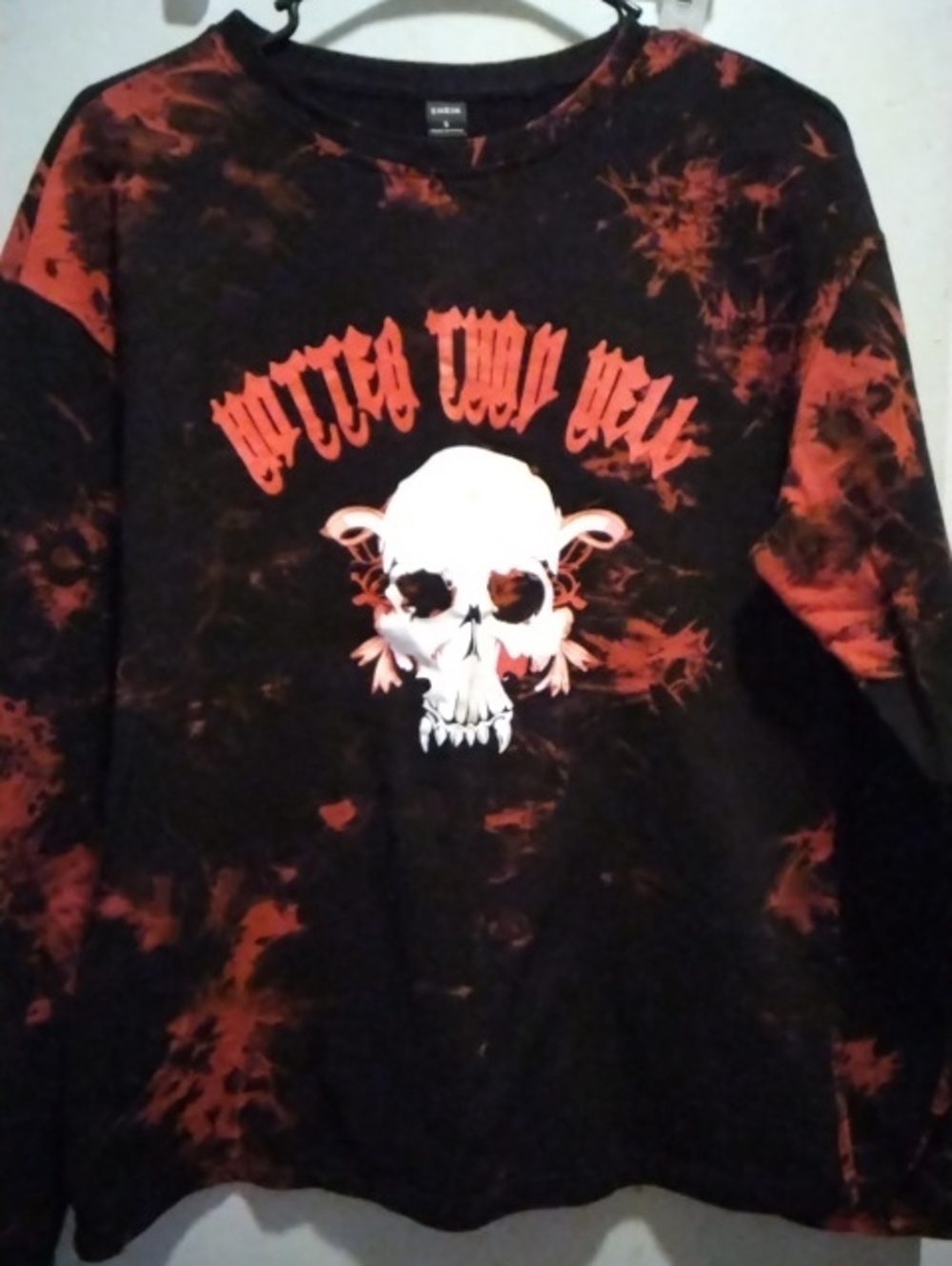 SHEIN Black & Red Tie-Dye Skull Graphic Long-Sleeve Shirt